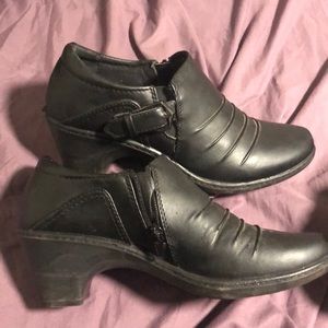 Size 8 women’s ankle boots